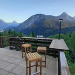 Campo Base Cadore Con Parcheggio Auto E Garage Moto