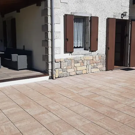 Campo Base Cadore Con Parcheggio Auto E Garage Moto